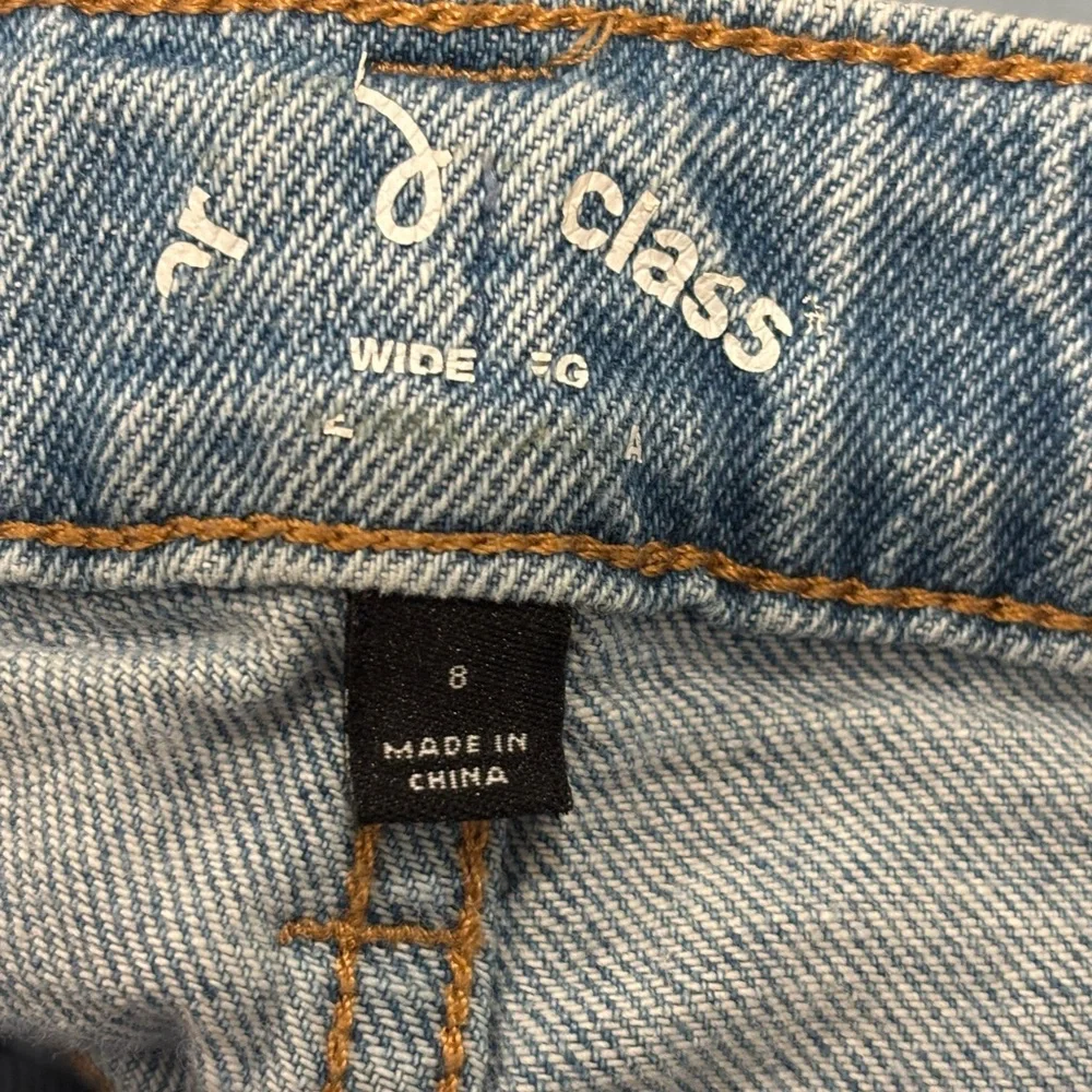 Old‎ Navy/Art Class Kids Blue and Light Blue Embroidered Jeans